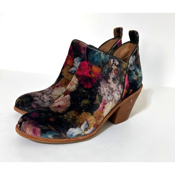 Sofft Tamela Women's size 7.5 Floral Boho Velvet Booties Ankle Boots Shoes - Picture 3 of 15